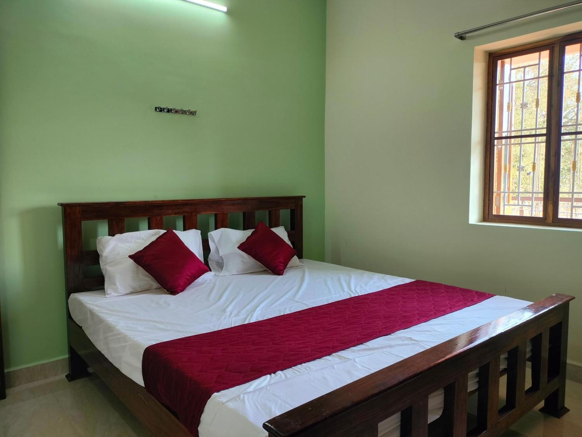 Athma Aruna Stayinn Tiurvannamalai * Tiruvannamalai