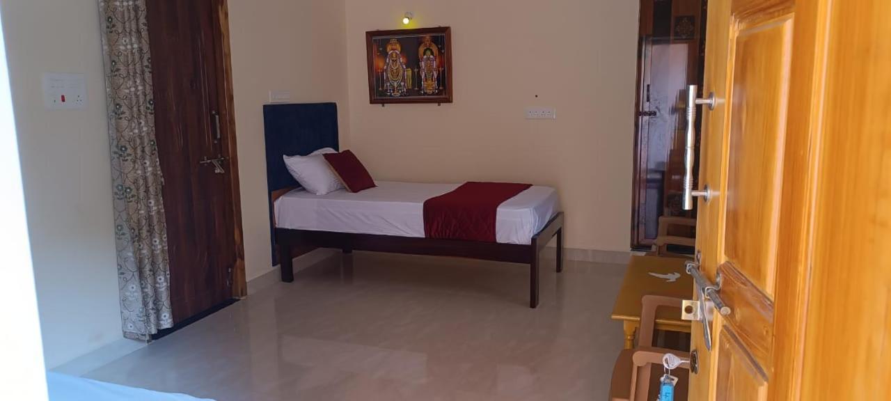 Athma Aruna Stayinn Tiurvannamalai * Tiruvannamalai