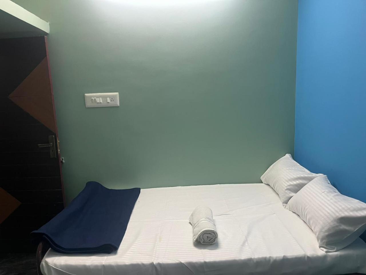 Hotel Panmozhi *