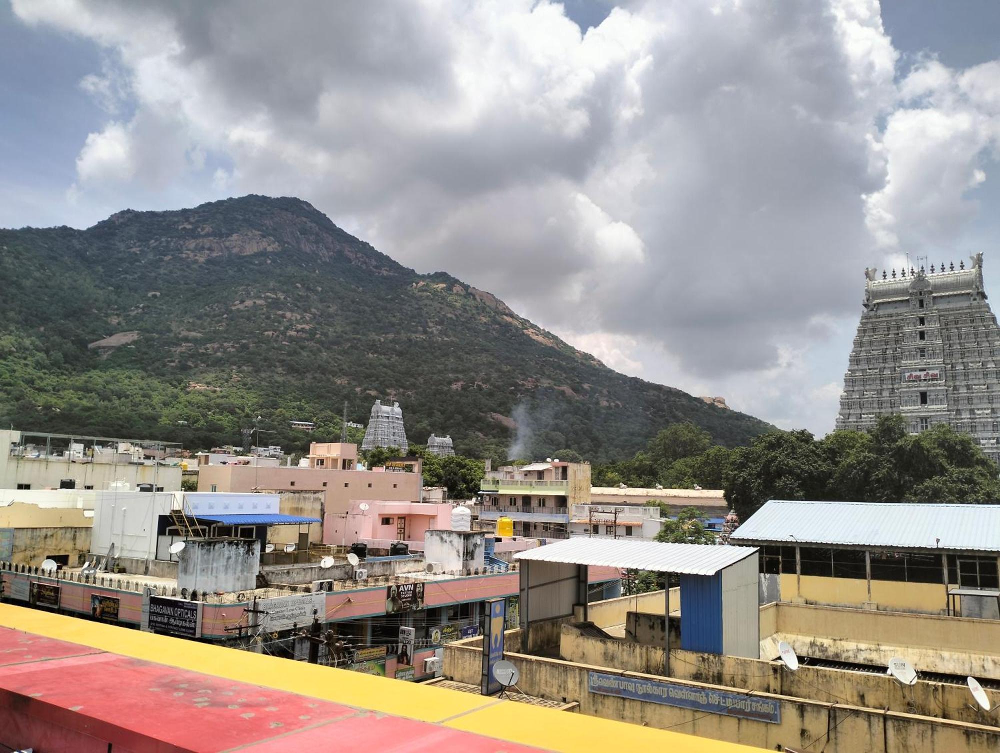 Apartment Aadhiran Residency *