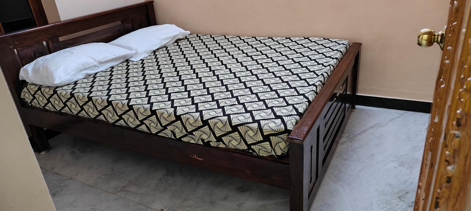 Guru Krupa Guest house *