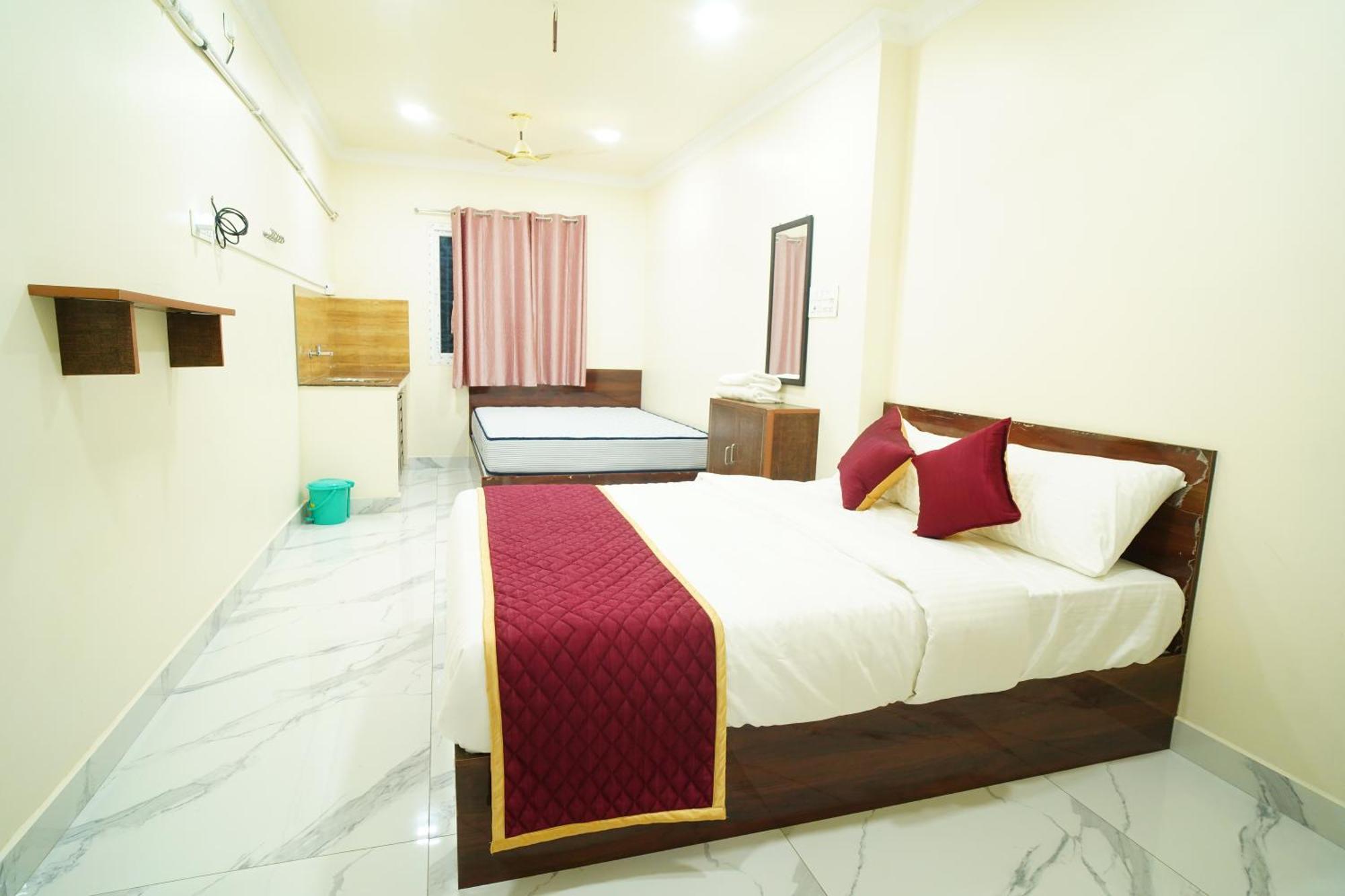 Ss Paradise Residency Lodge *