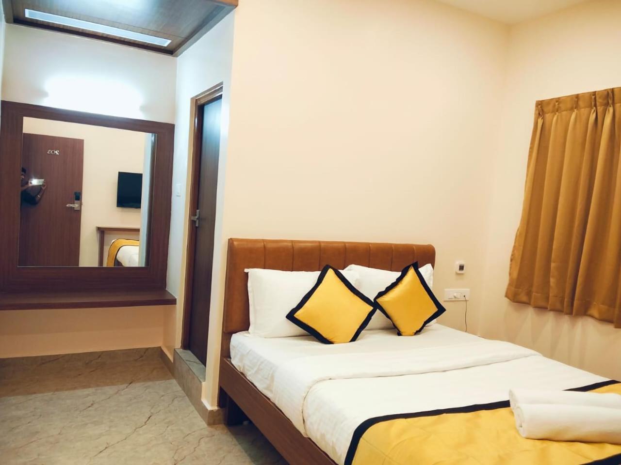 Uj Pallazzio - Business Class Luxury Hotel Tiruvannamalai