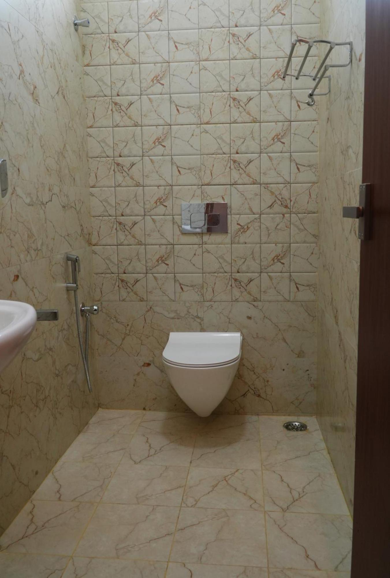 Uj Pallazzio - Business Class Luxury
