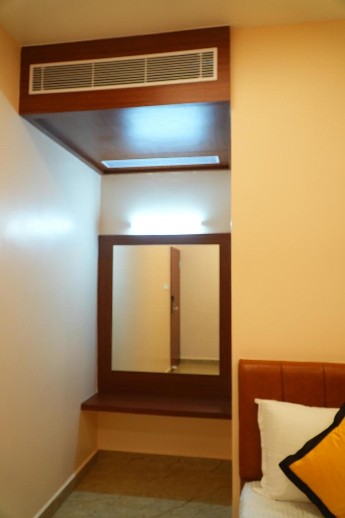 Uj Pallazzio - Business Class Luxury Hotel Tiruvannamalai