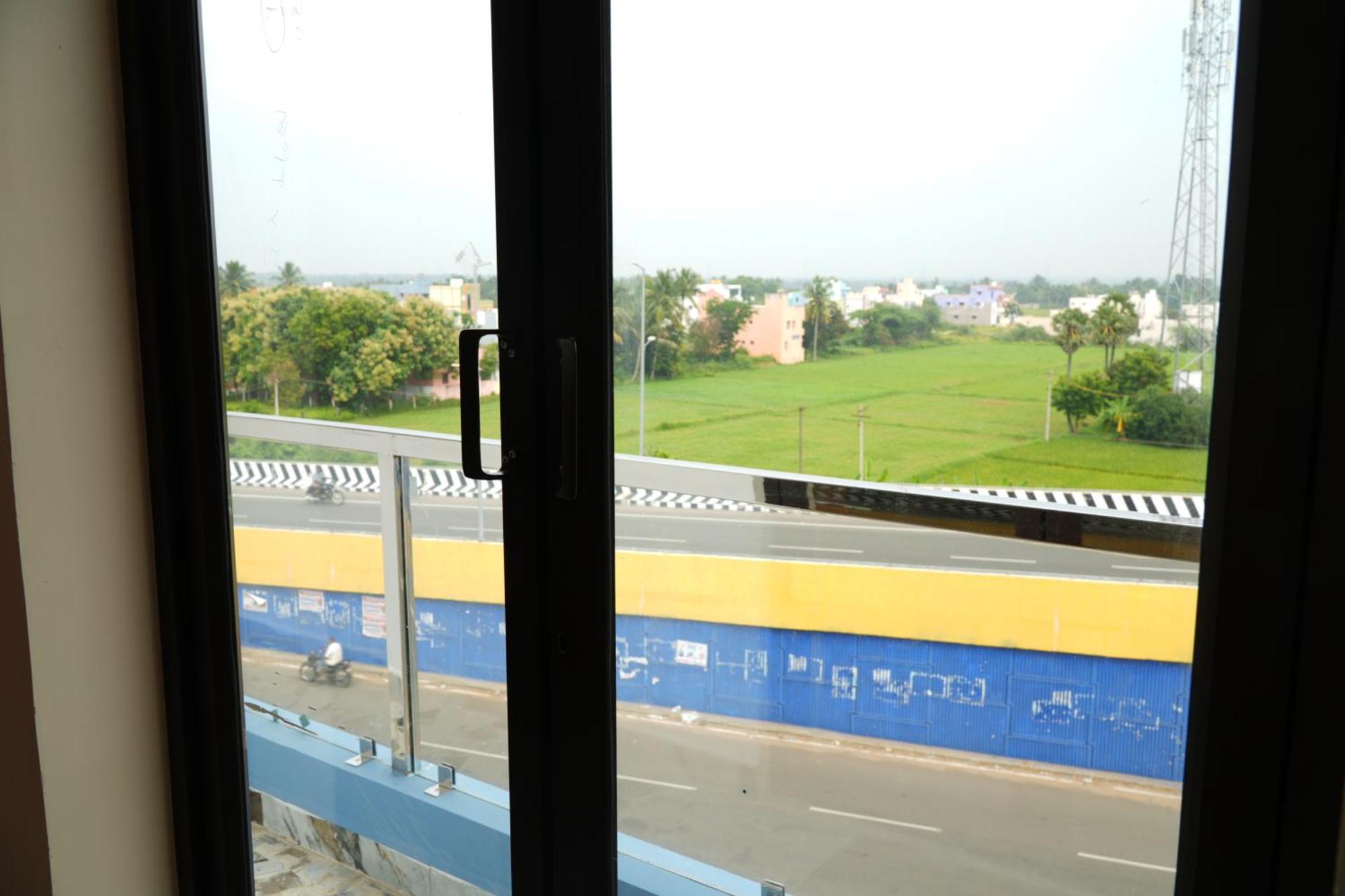 Uj Pallazzio - Business Class Luxury 4* Tiruvannamalai