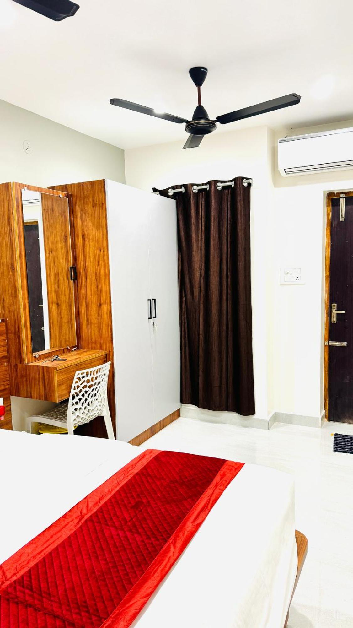 Sk Residency Homestay *
