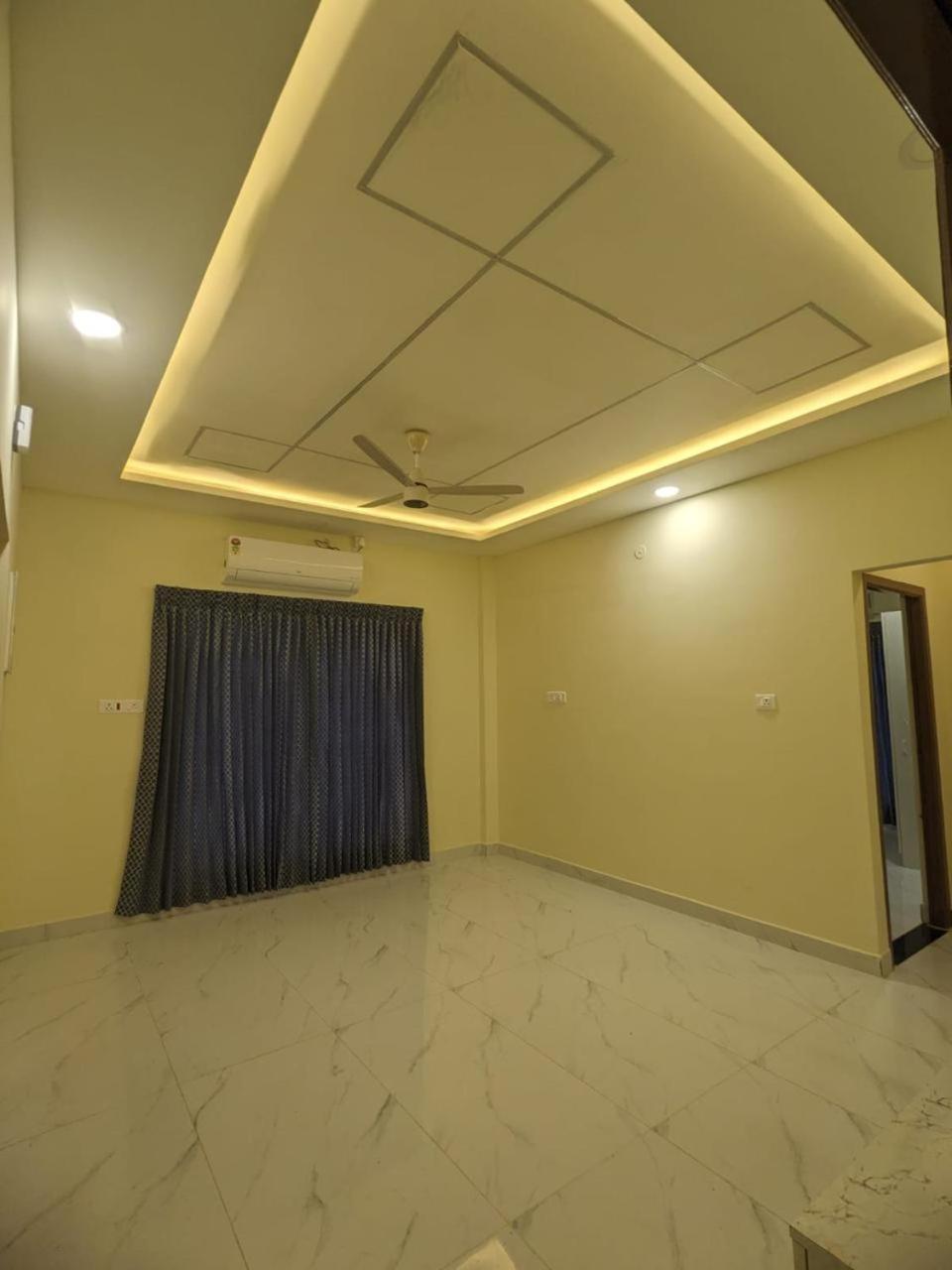 Villa Raadha Logam *
