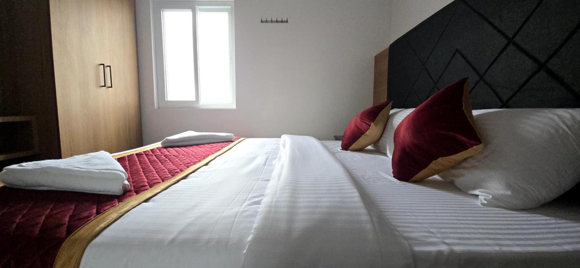 Shreem Sesha Sai Residency Hotel *