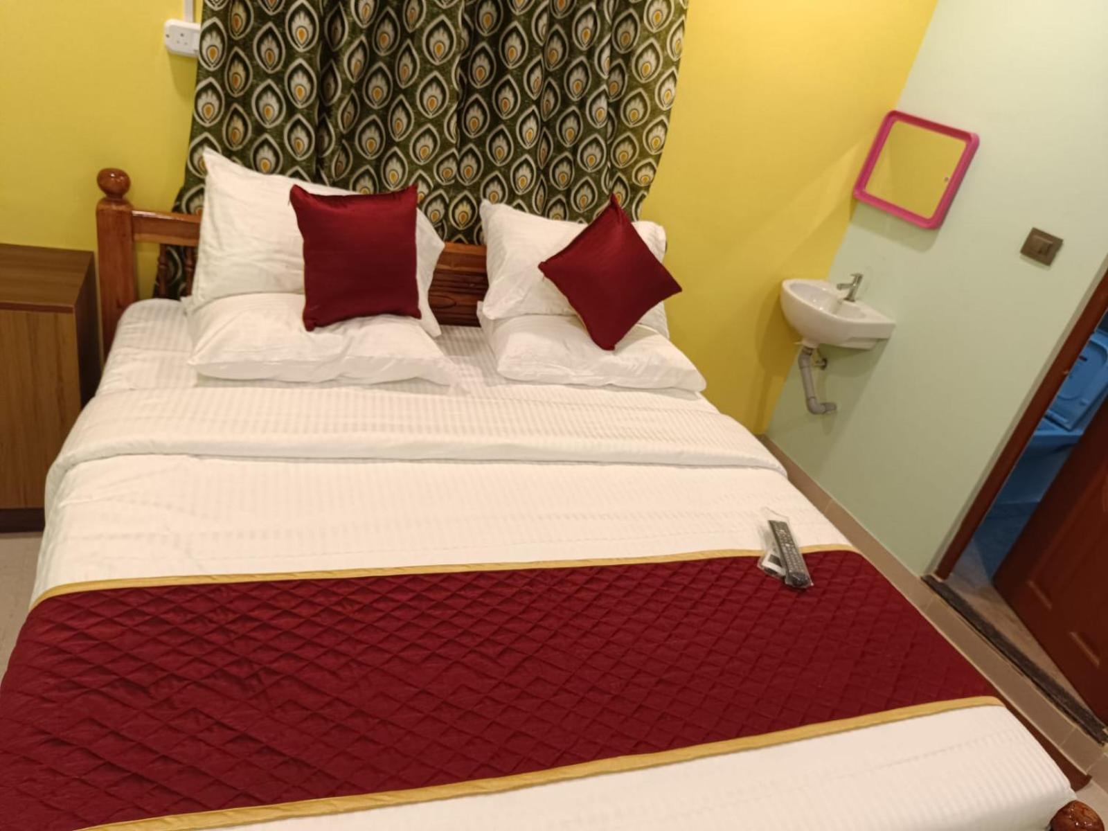 Lodge Sathya Residency Thandarampet Tiruvannamalai