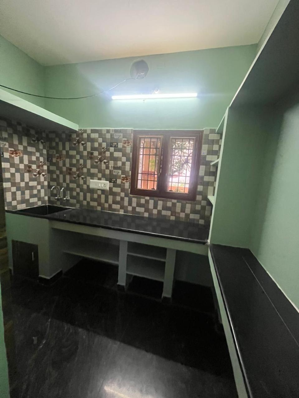 Panmozhi Hotel *