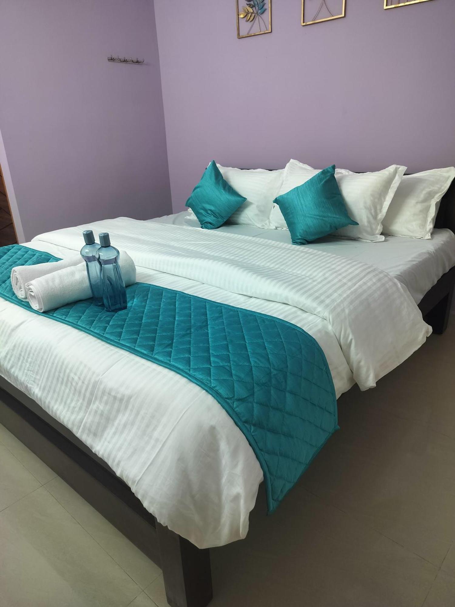 Rudhraksh Comfort Guest house *