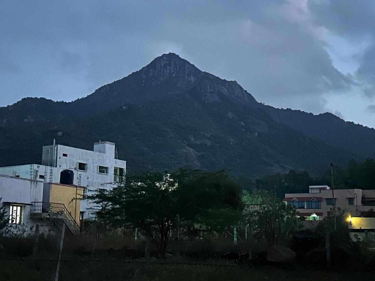 Mithras Mount View By Arudra Nivas Holiday home Tiruvannamalai