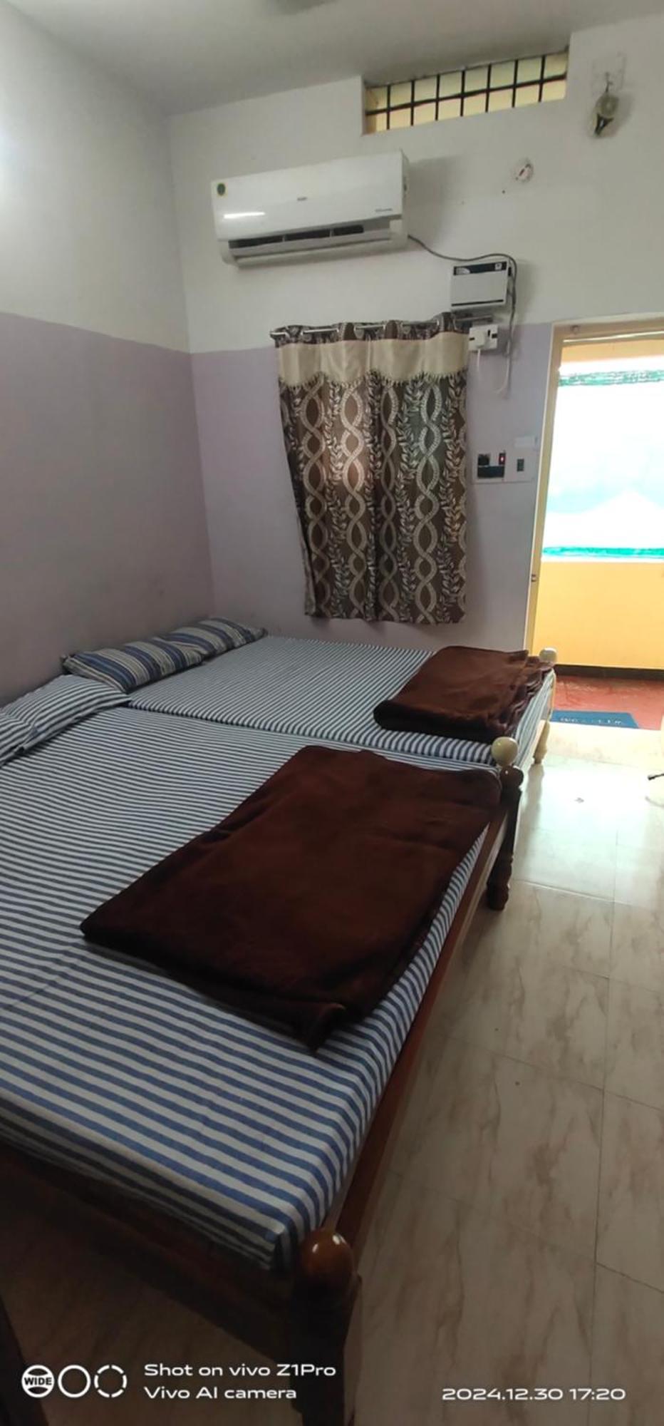 Lodge Shree Chendur Residency Ac