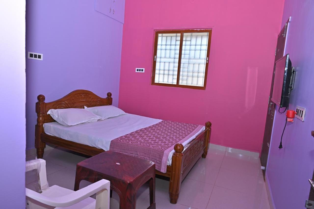 Kavitha Family Tvm Homestay *
