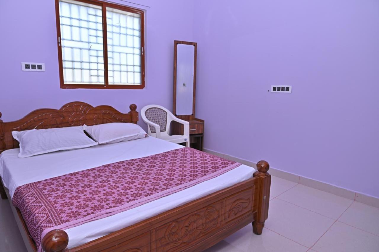 Kavitha Family Tvm Homestay *