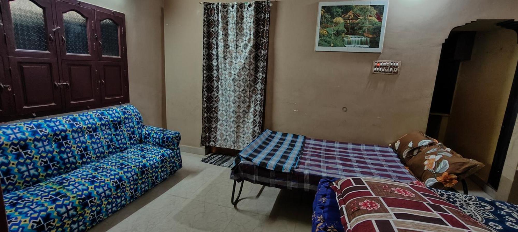 Guru Krupa Guest house *