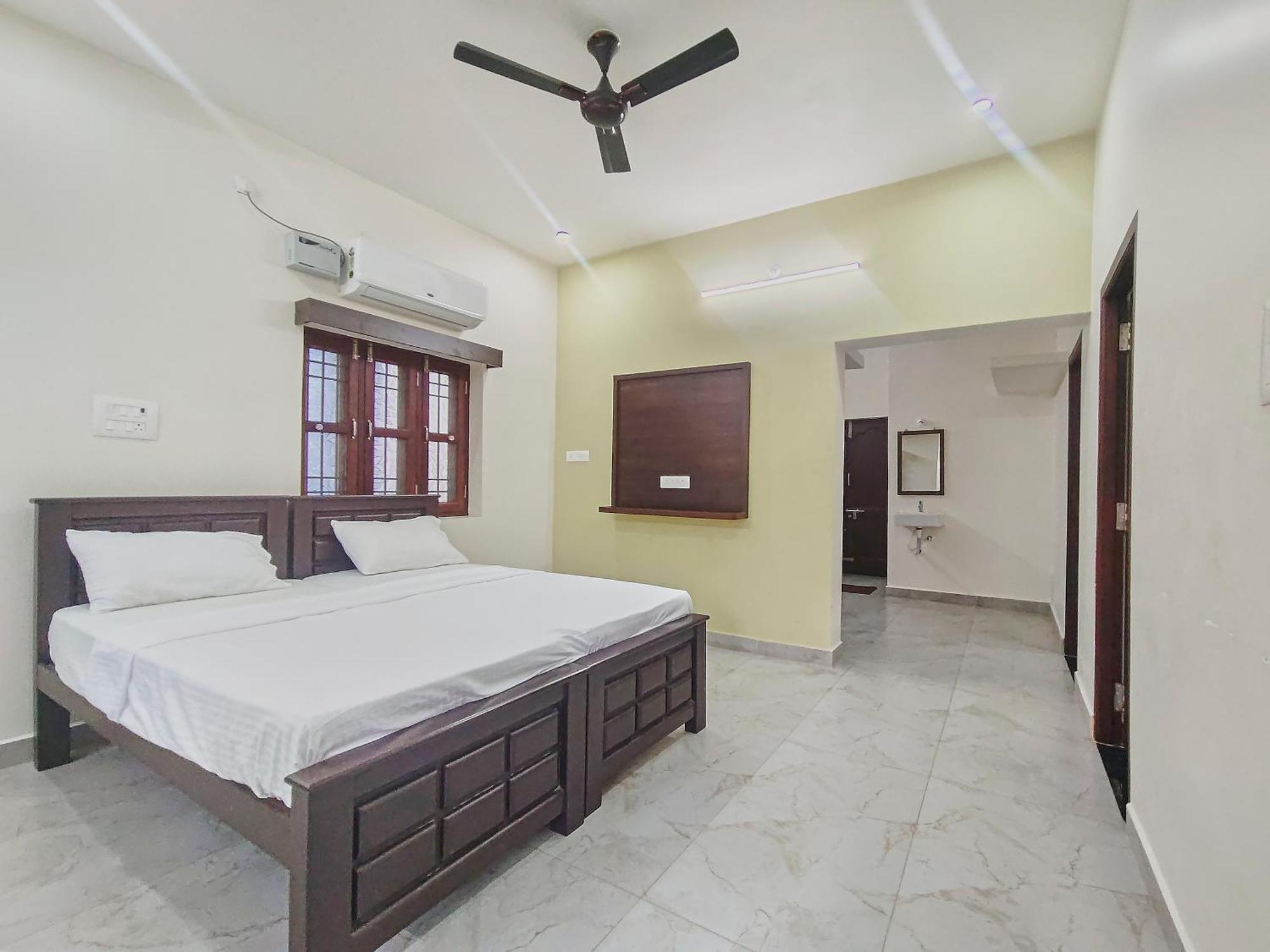 Siva Towers Hotel *