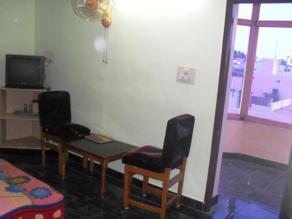 Hotel Trishul 2*