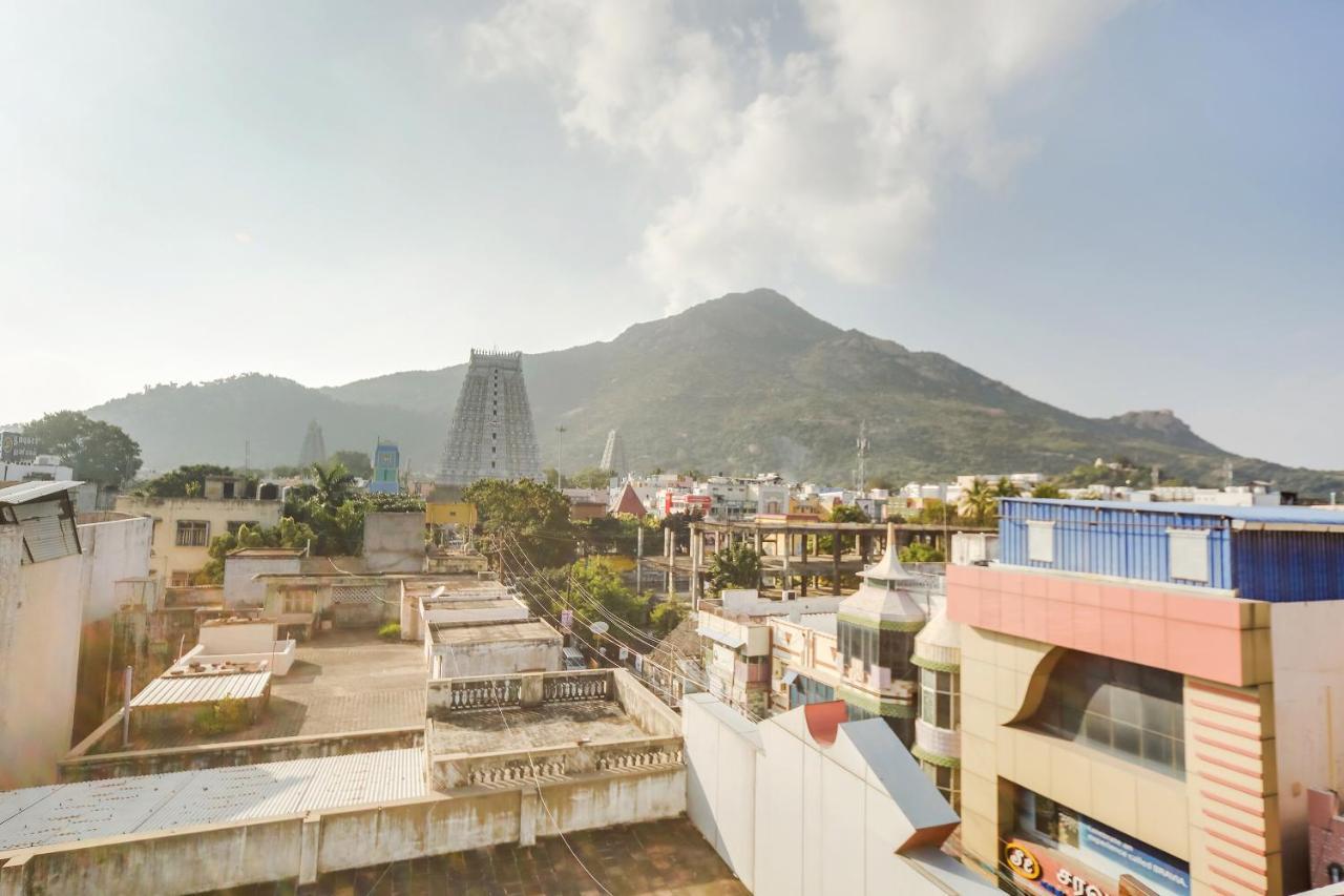 Oyo Flagship 75862 Ammayi - Temple Opposite 3*