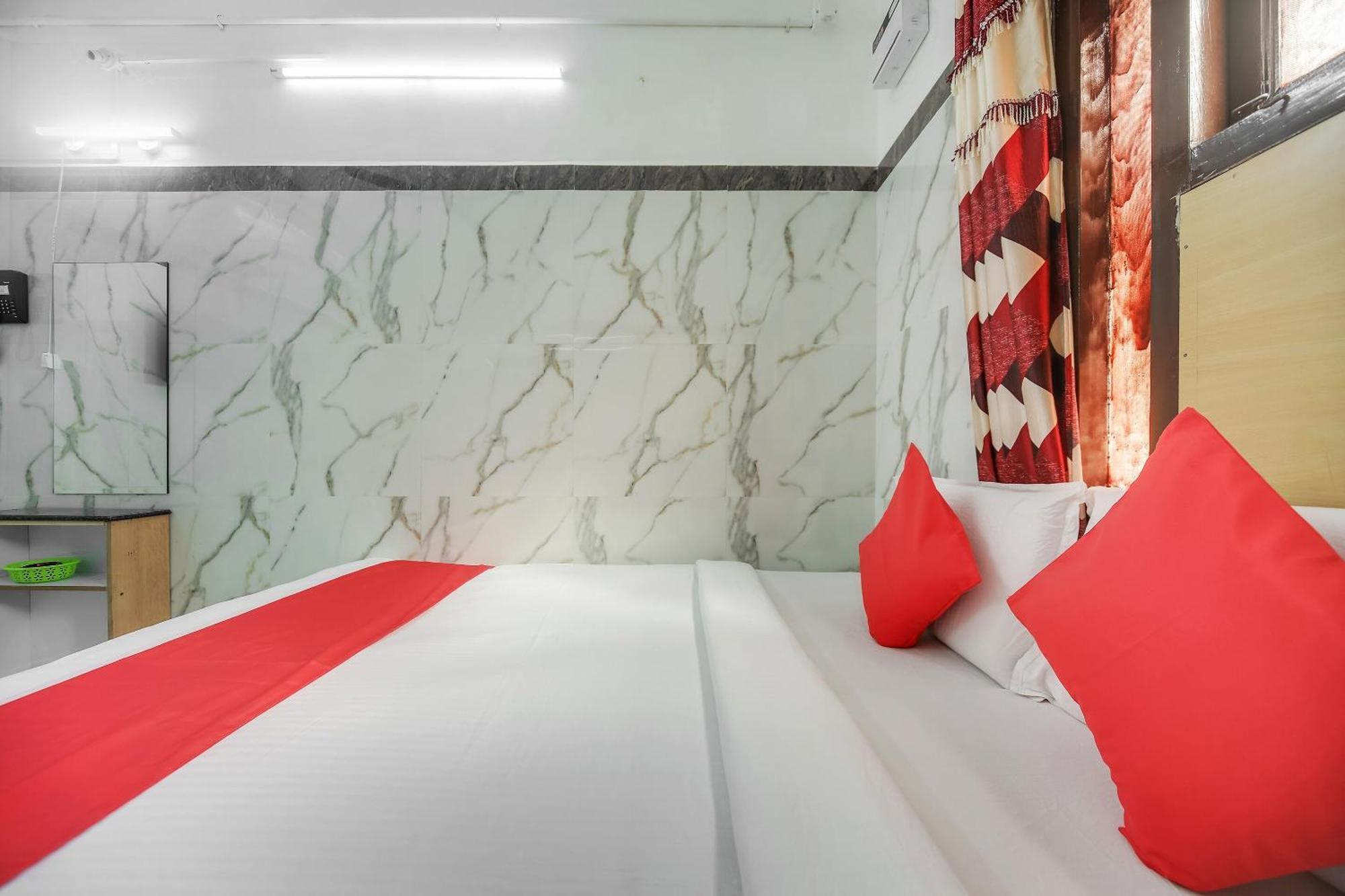 Oyo Flagship 75862 Ammayi - Temple Opposite Hotel 3*