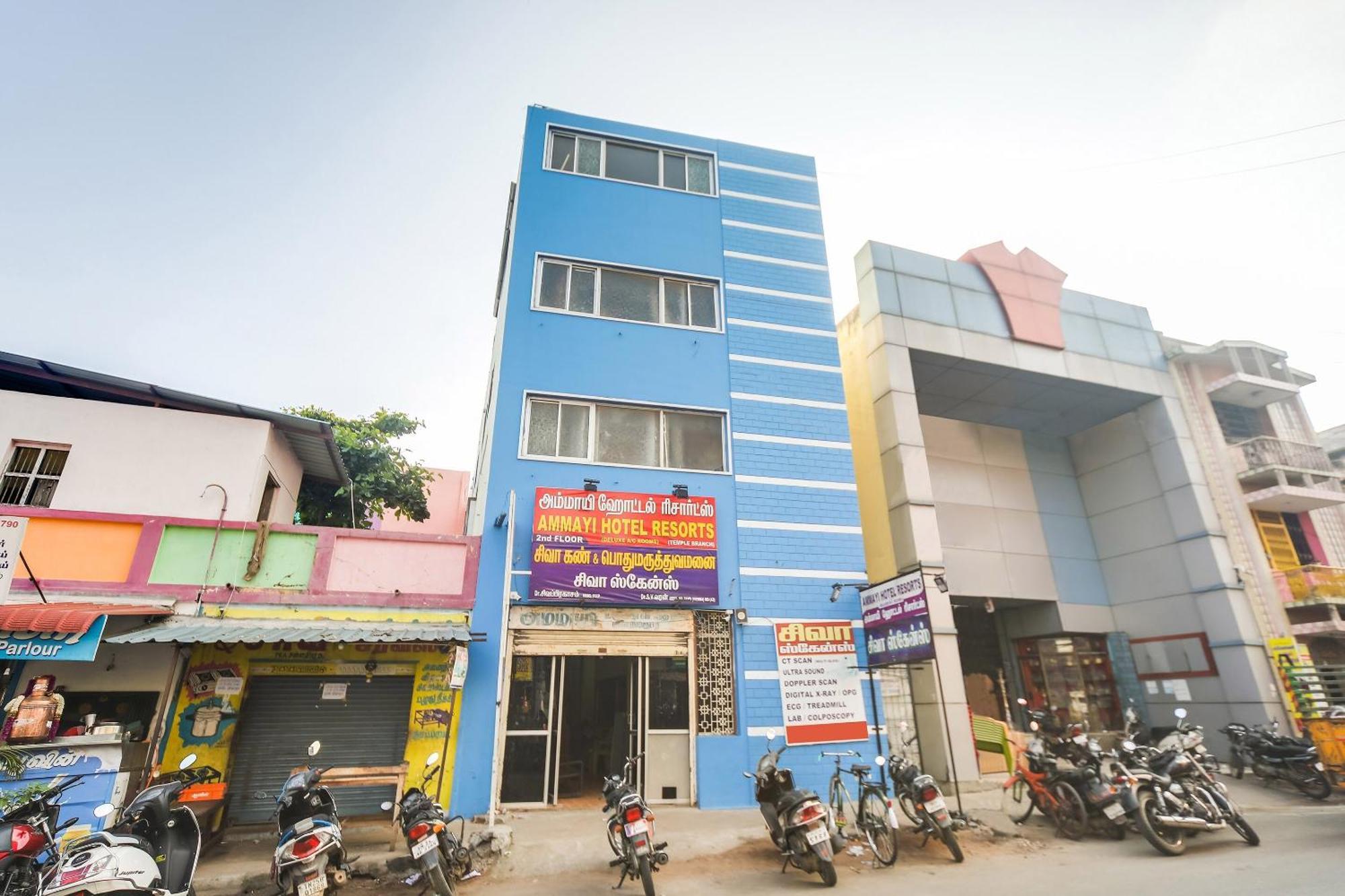 Oyo Flagship 75862 Ammayi - Temple Opposite 3*