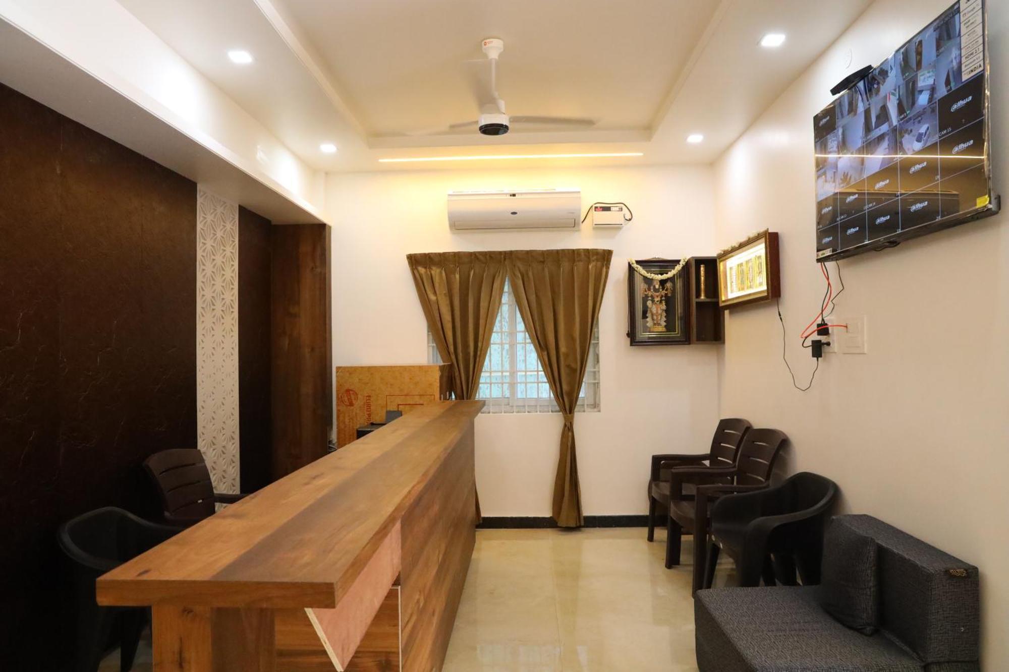 Dhivya Residency Hotel *