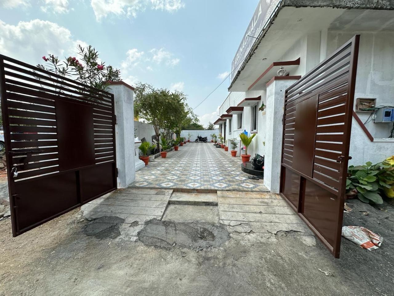 Tiru Arunachala Sashwin Guest house *
