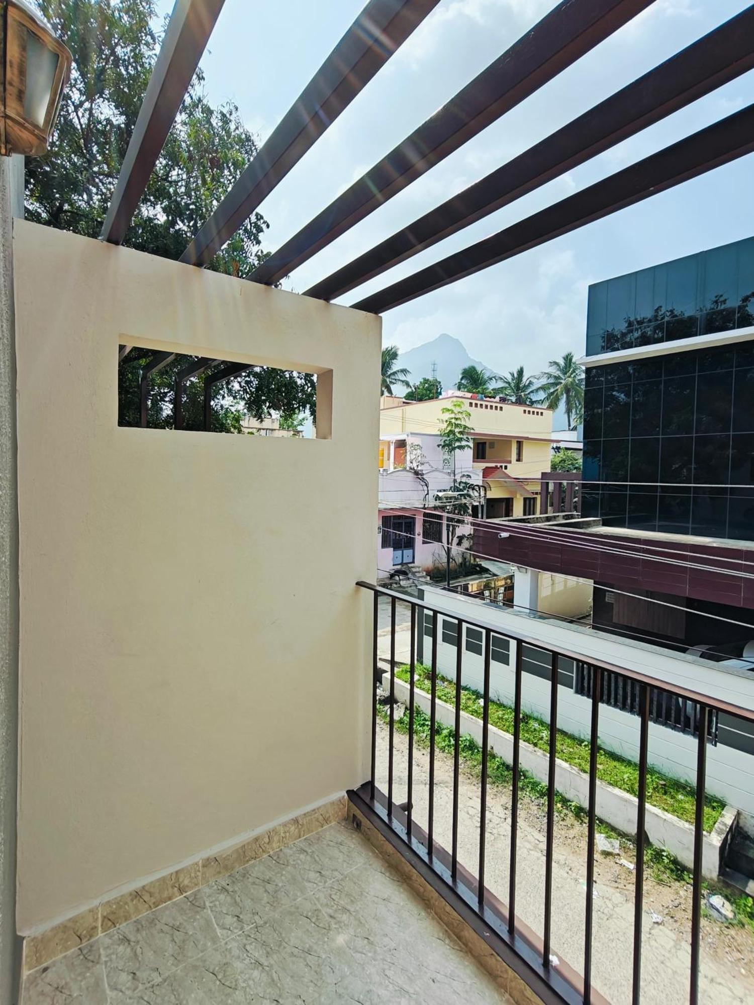 Jayam Guest house *