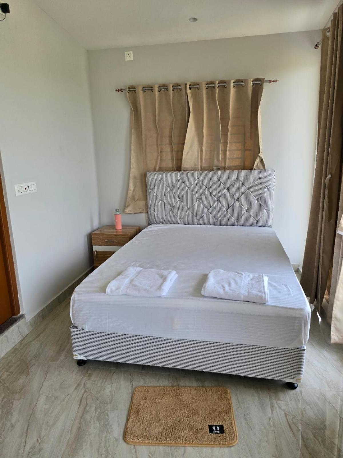 Raadha Logam Villa *
