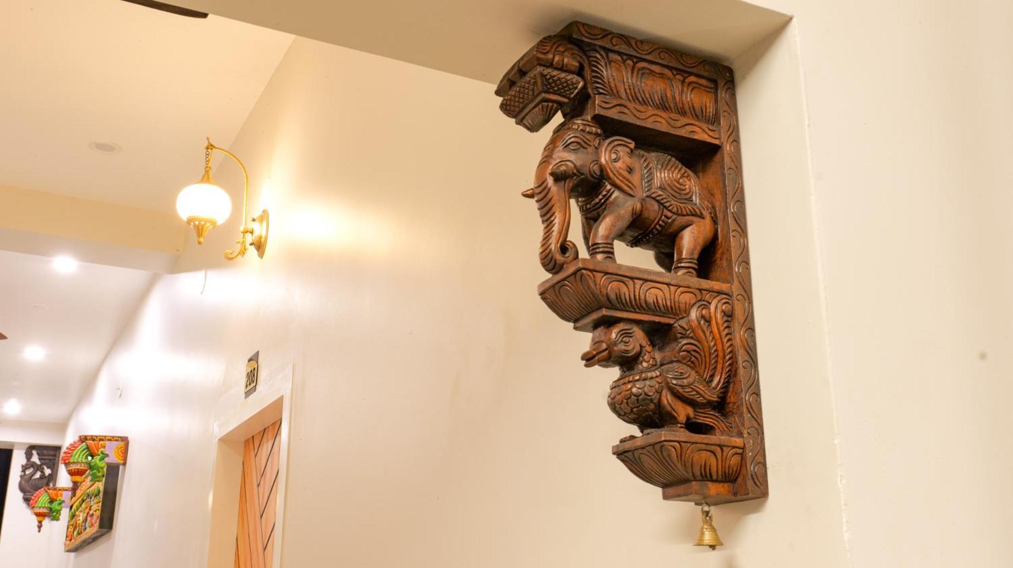 Dwaraka Hotel 3*
