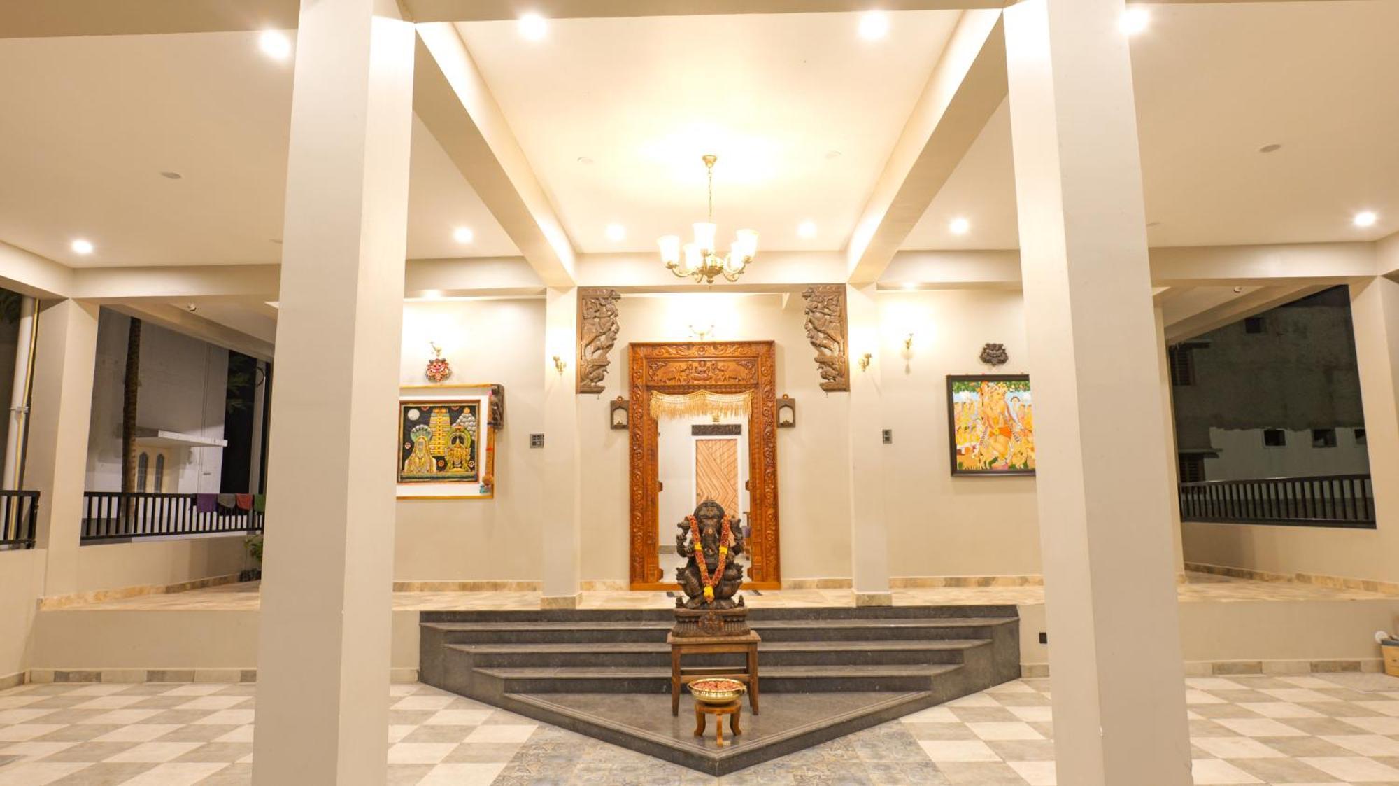 Hotel Dwaraka 3*