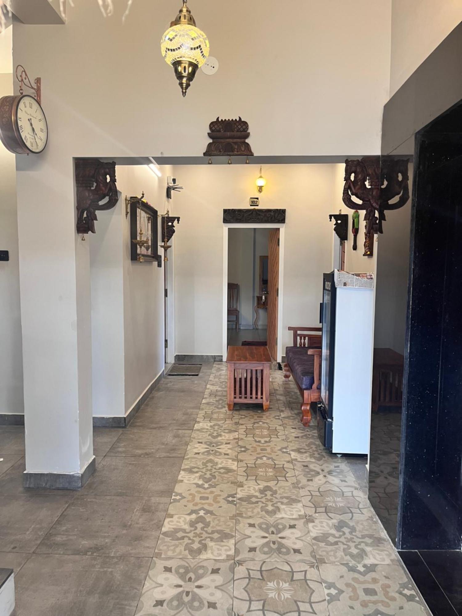 Dwaraka Hotel 3*