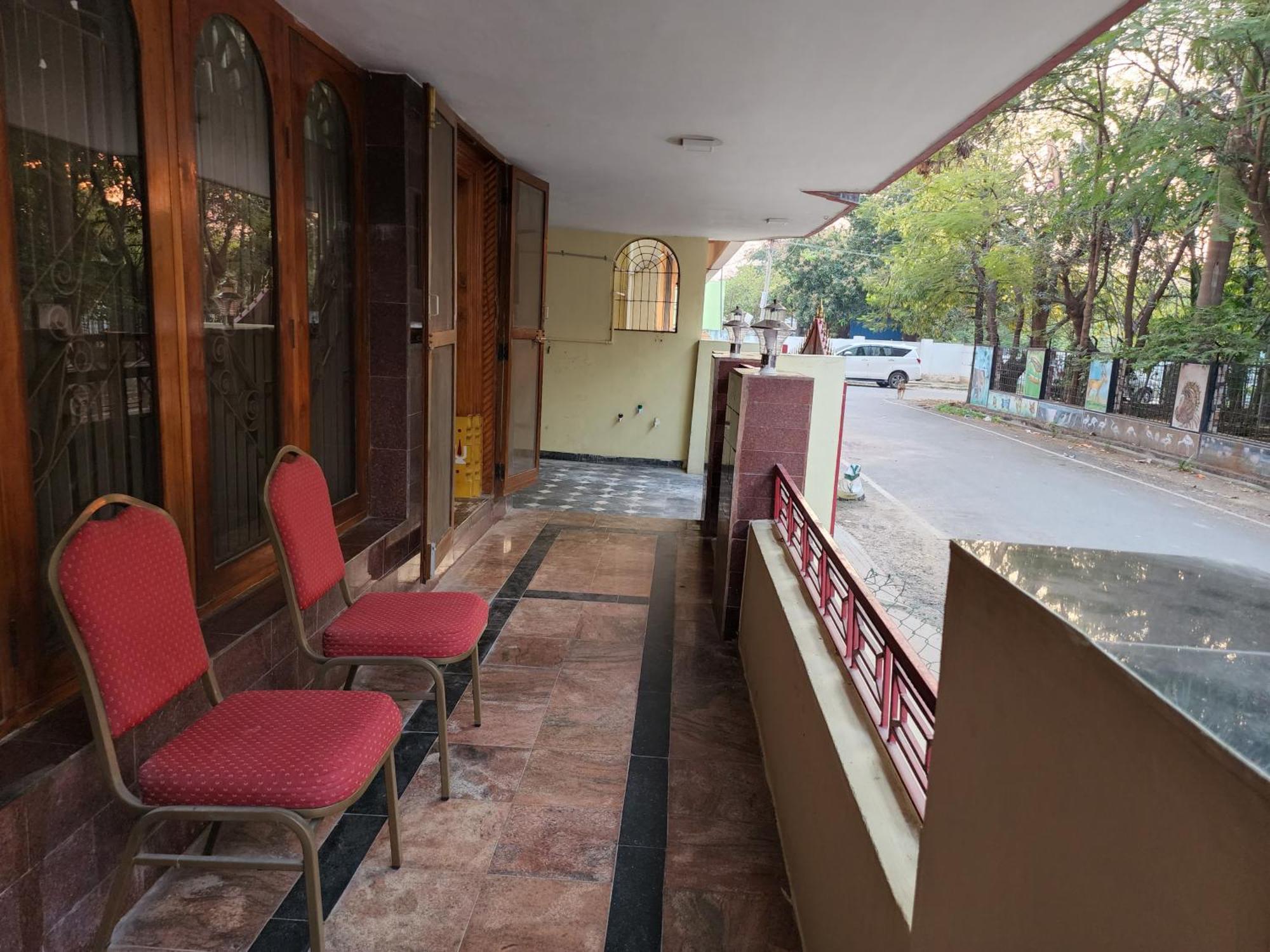 Chandra Guest house *