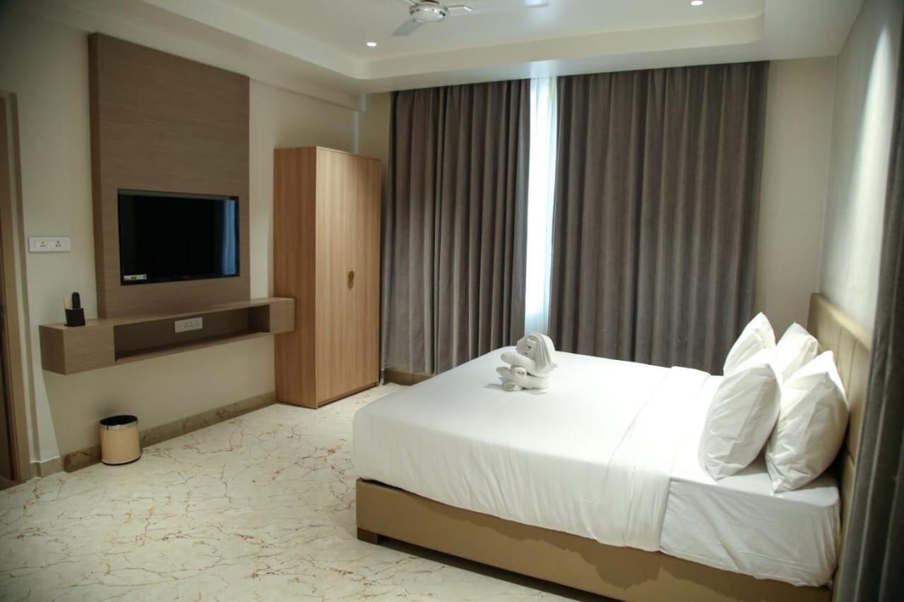 Leaf Hotel 3*
