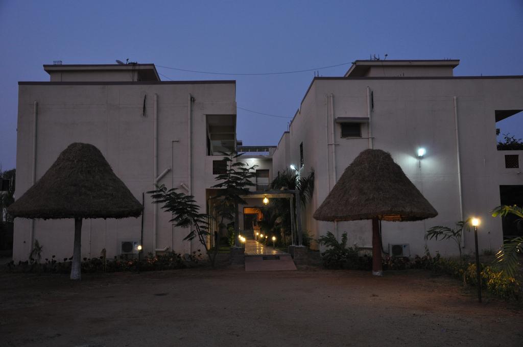 Chola & Resort